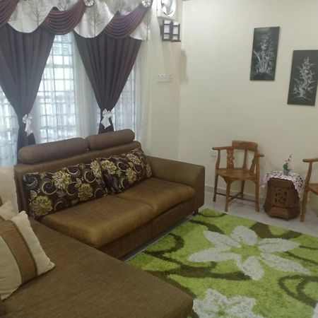 Kh Homestay Comfy N Calm 斯里曼绒 外观 照片