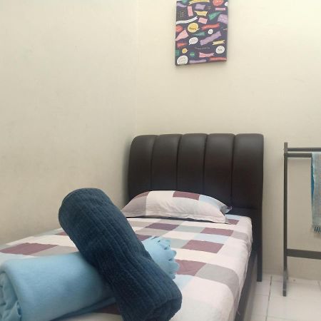 Kh Homestay Comfy N Calm 斯里曼绒 外观 照片