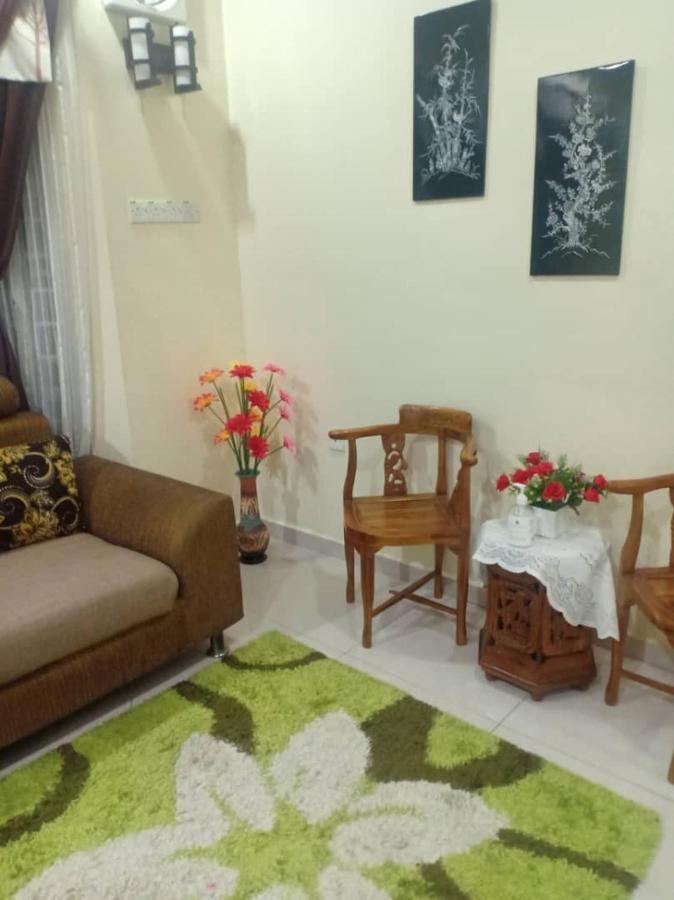 Kh Homestay Comfy N Calm 斯里曼绒 外观 照片
