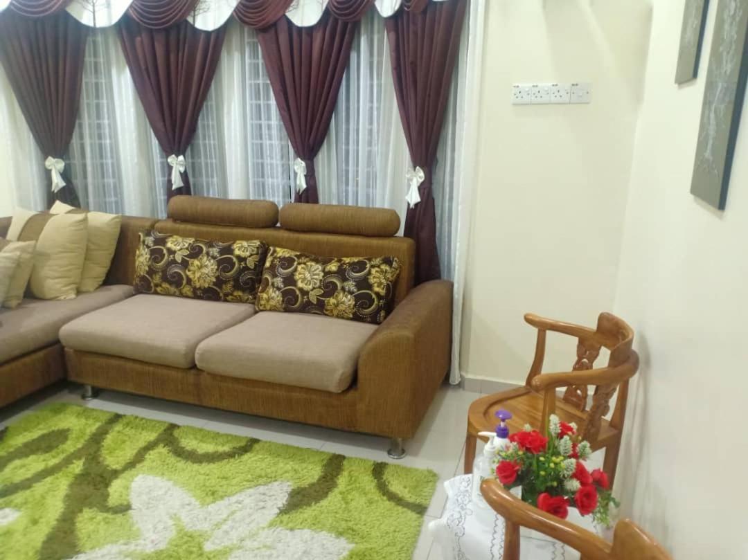 Kh Homestay Comfy N Calm 斯里曼绒 外观 照片