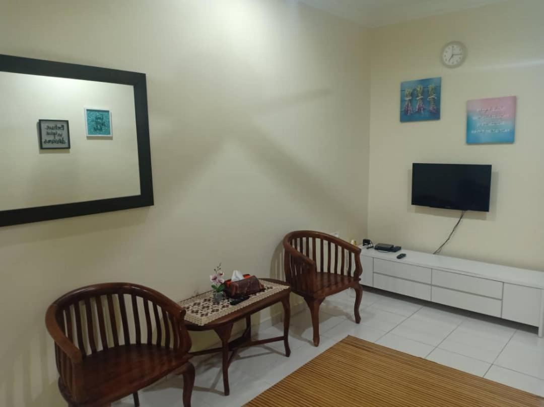 Kh Homestay Comfy N Calm 斯里曼绒 外观 照片