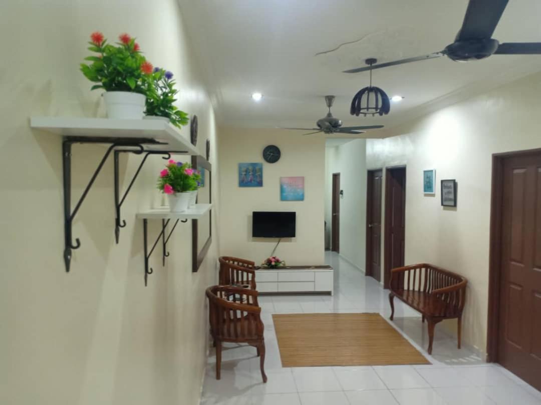 Kh Homestay Comfy N Calm 斯里曼绒 外观 照片