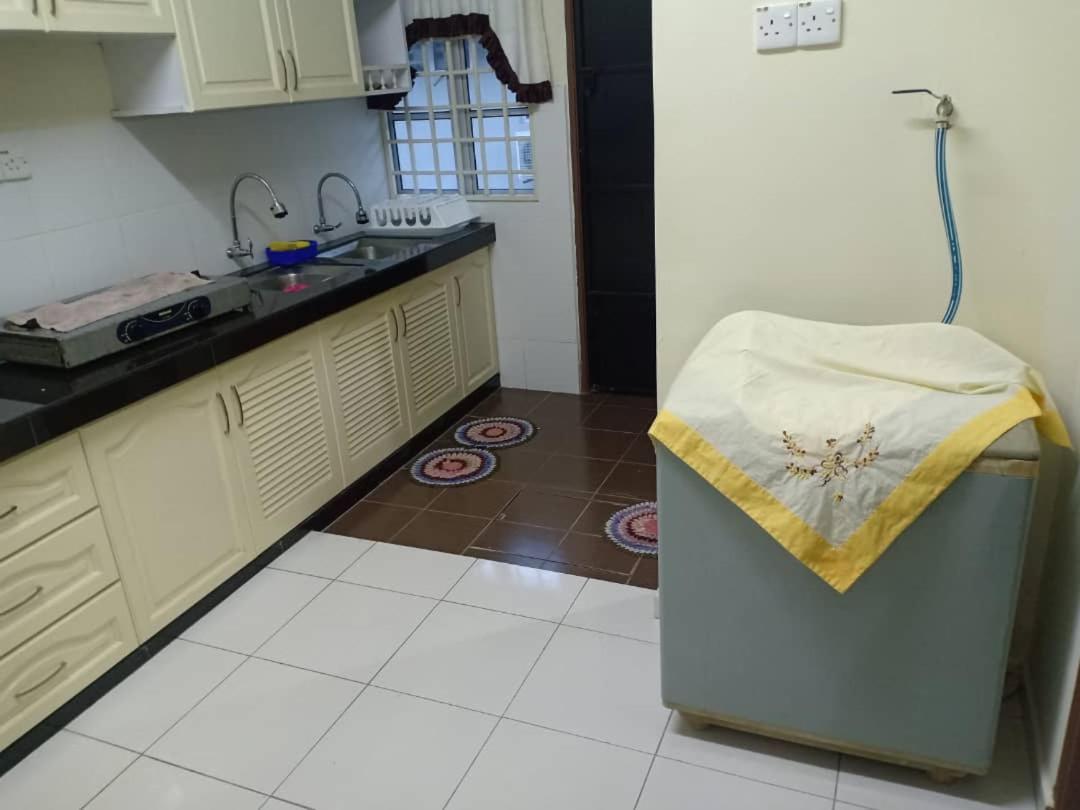 Kh Homestay Comfy N Calm 斯里曼绒 外观 照片