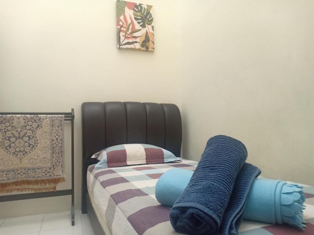 Kh Homestay Comfy N Calm 斯里曼绒 外观 照片